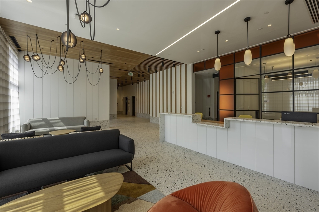 282 Bremen St, East Boston