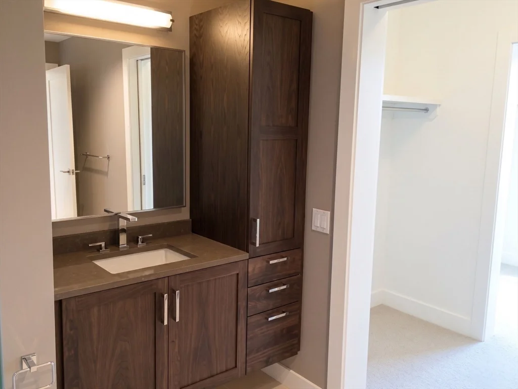 32 Traveler St, South End