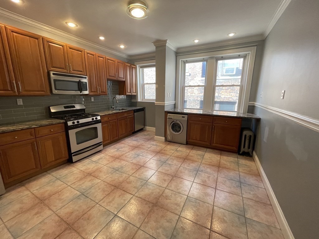 25 Stearns Rd, Coolidge Corner