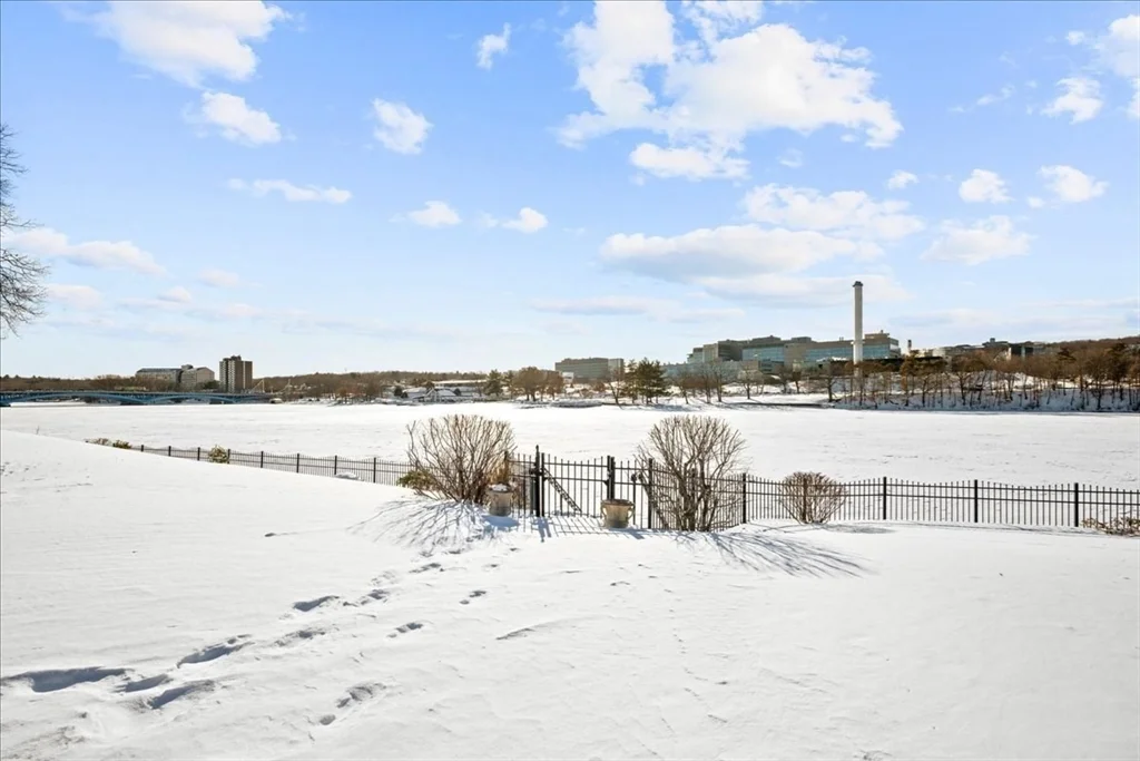 67 N Quinsigamond Ave, Shrewsbury