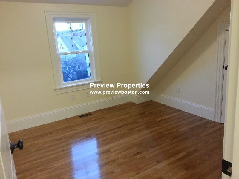 84 Linden St, Allston