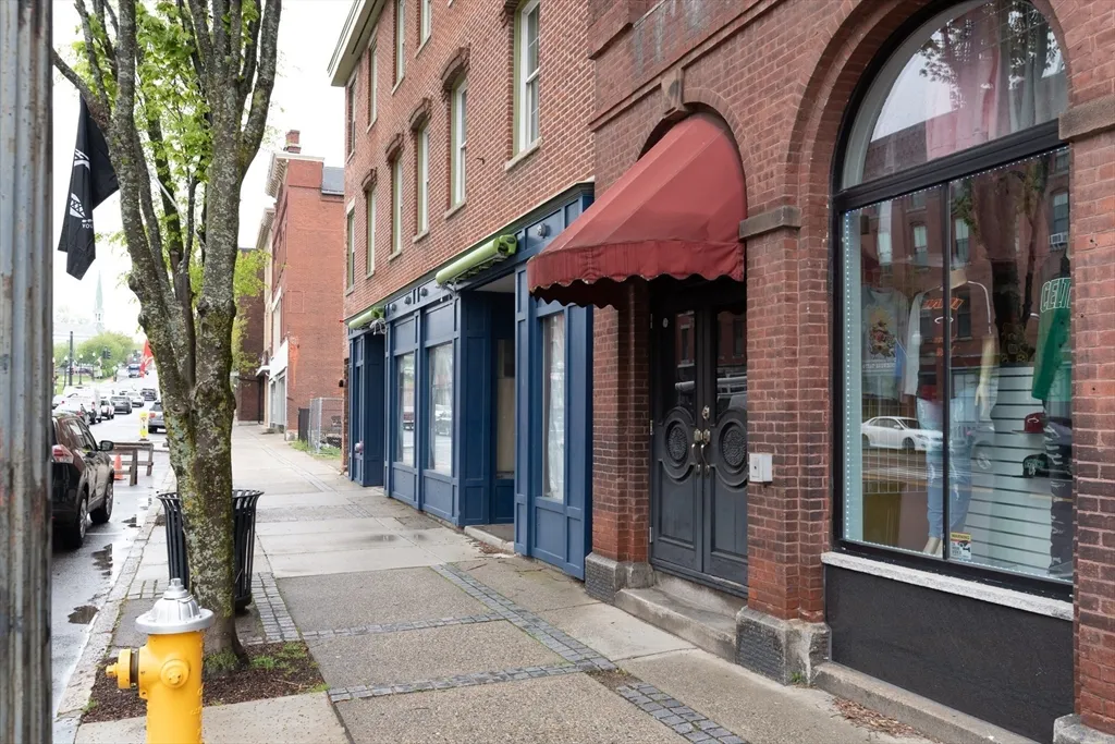 300 Main St, Southbridge