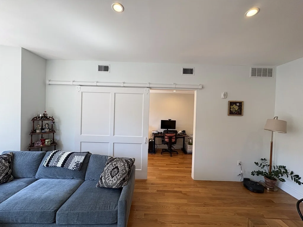 175 Newbury St, Back Bay