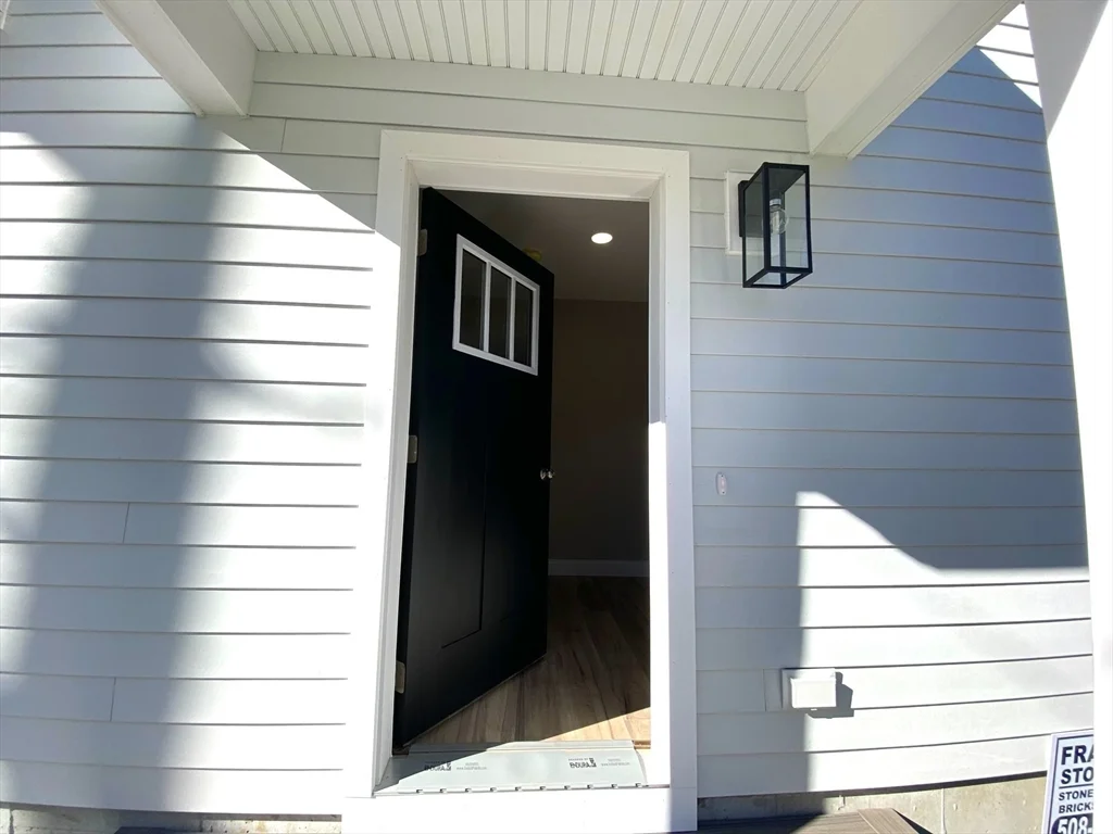 152 W Main St, Millbury