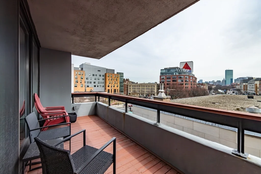 566 Commonwealth, Fenway