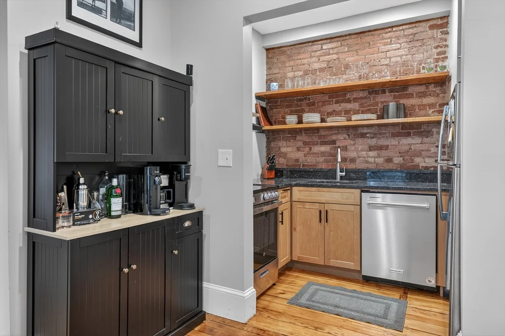 16 Cumberland St, Back Bay