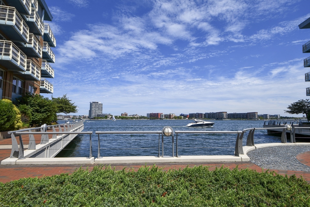 386 Commercial St, North End