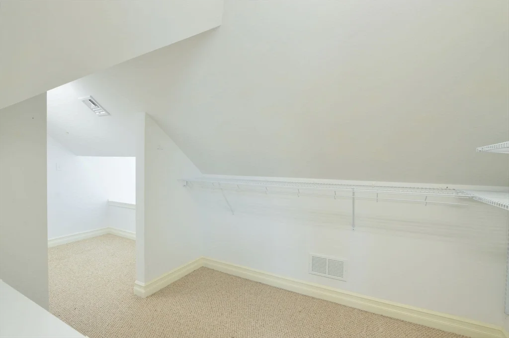 66 Tucker Ln, Dartmouth