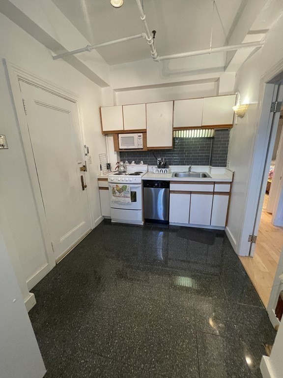 1662 Commonwealth Ave, Brighton