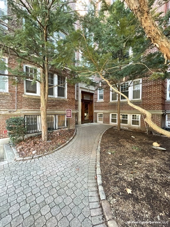 1697 Cambridge St, Mid-Cambridge