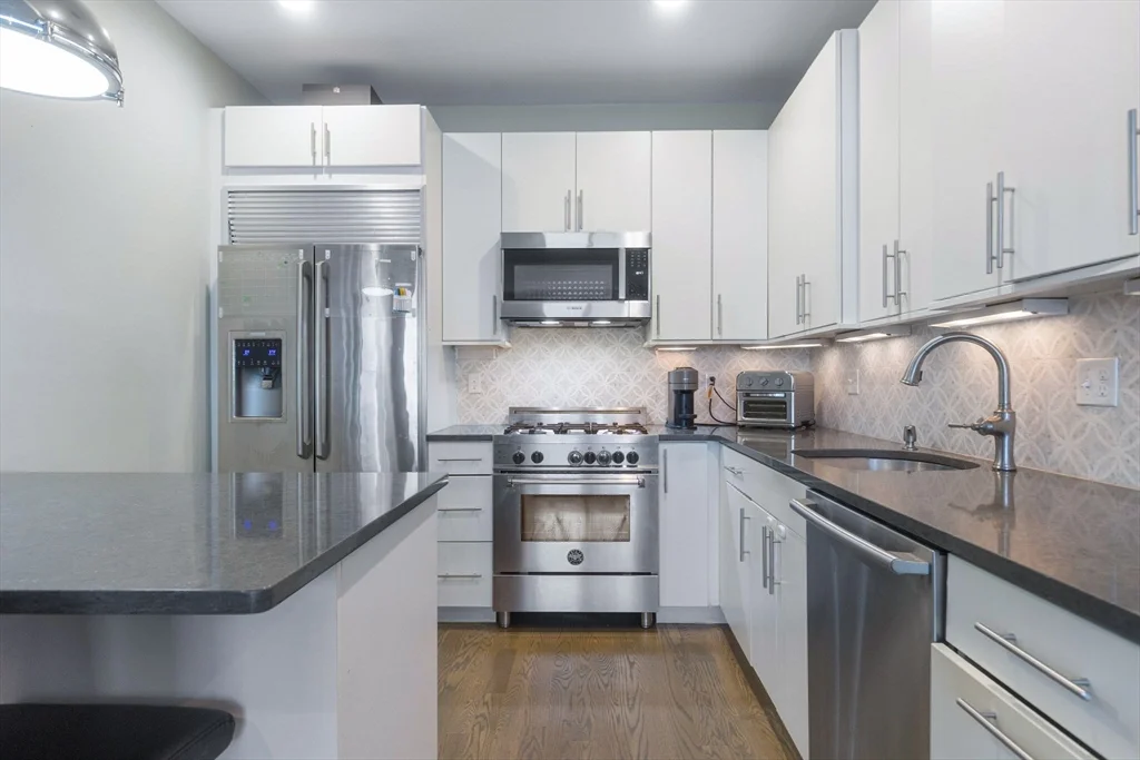 111 B St, South Boston