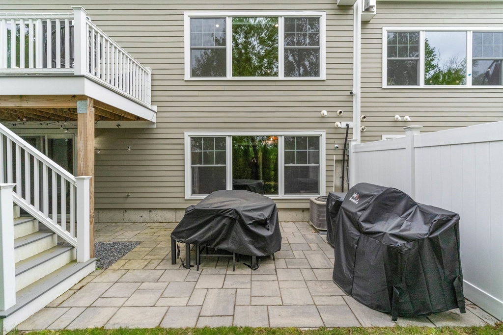 12 Blueberry Hill Ln, Melrose