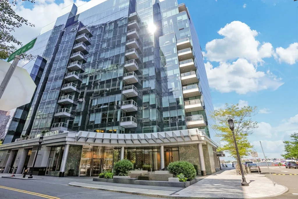 22 Liberty Dr, Seaport District