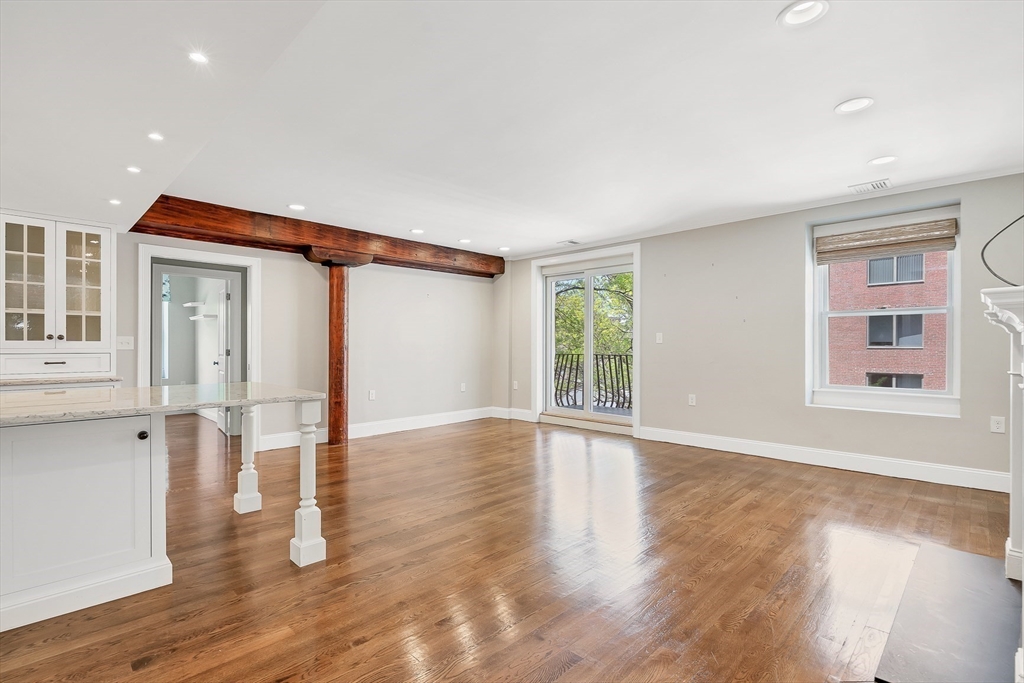 343 Commercial St, Waterfront