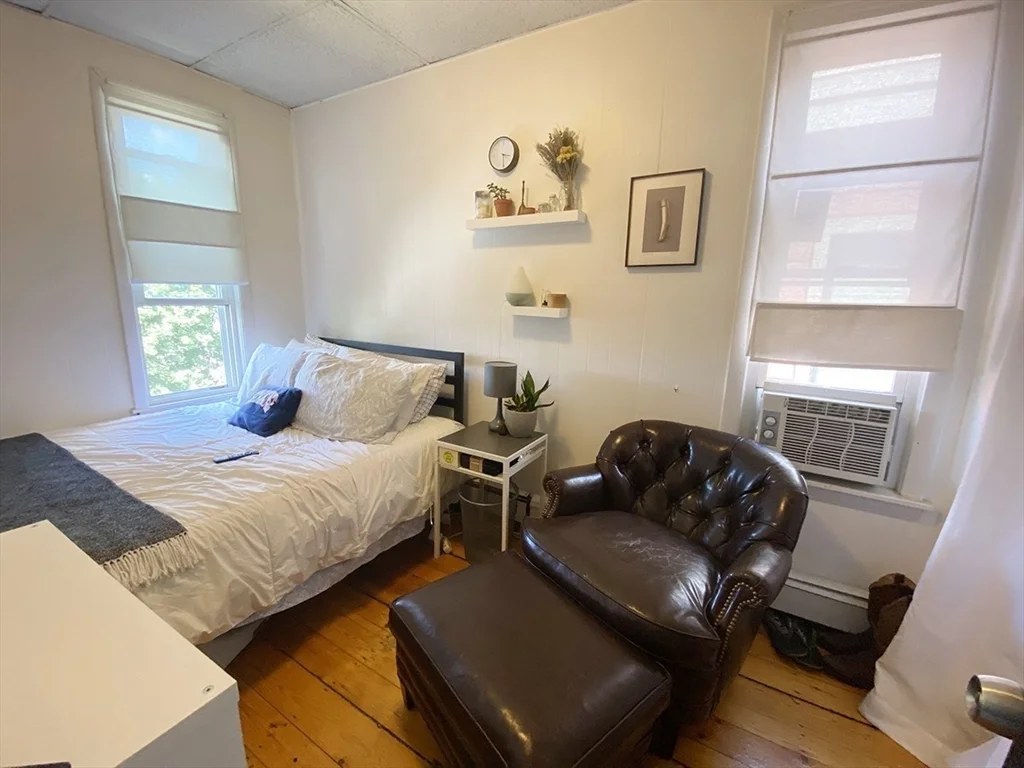 496 Sumner St, East Boston