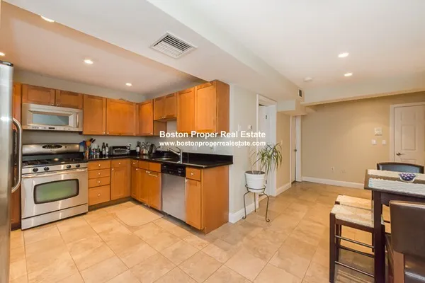 34 Edgerly Rd, Fenway