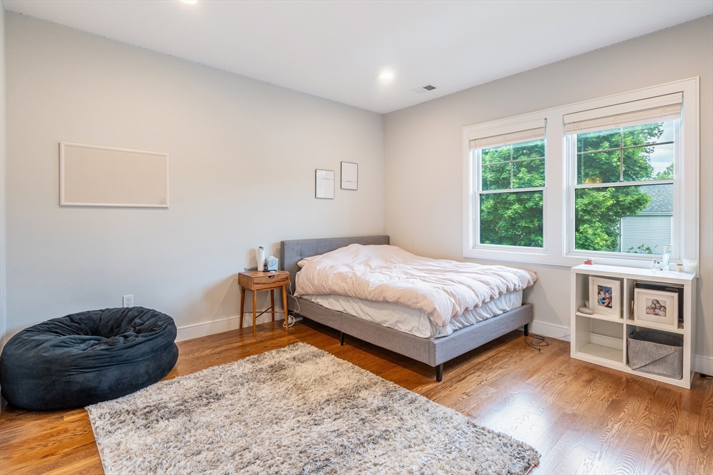 19 Shute Path, Newton Center