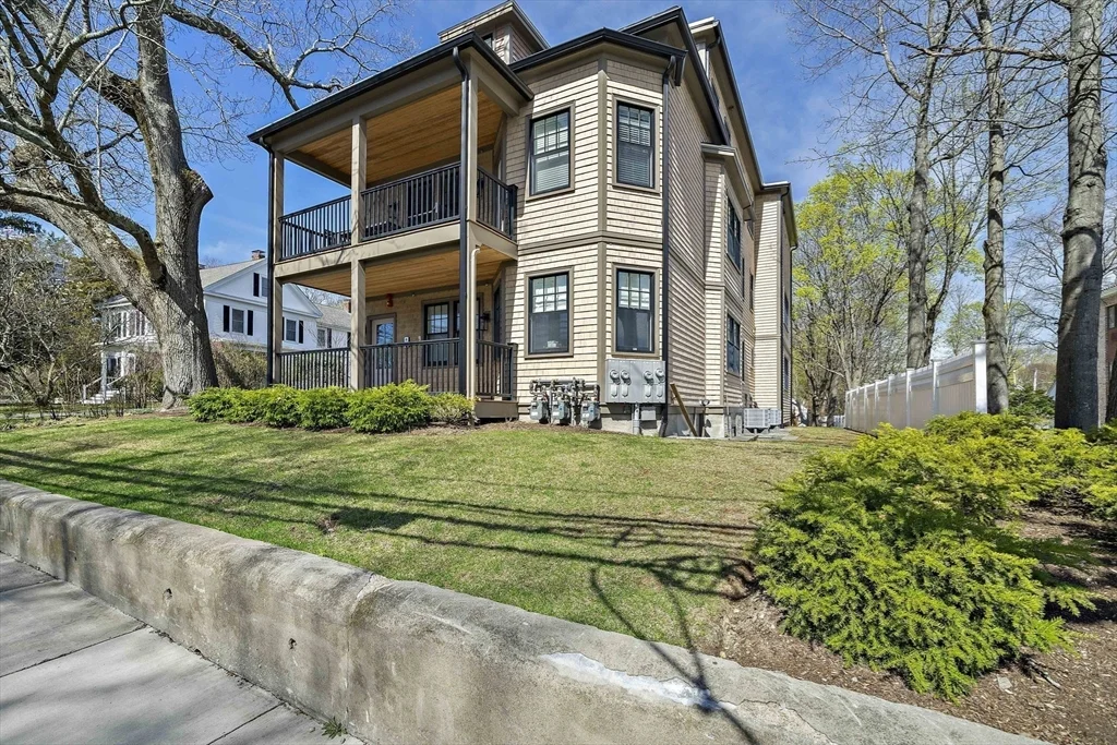 144 Linden St, Wellesley