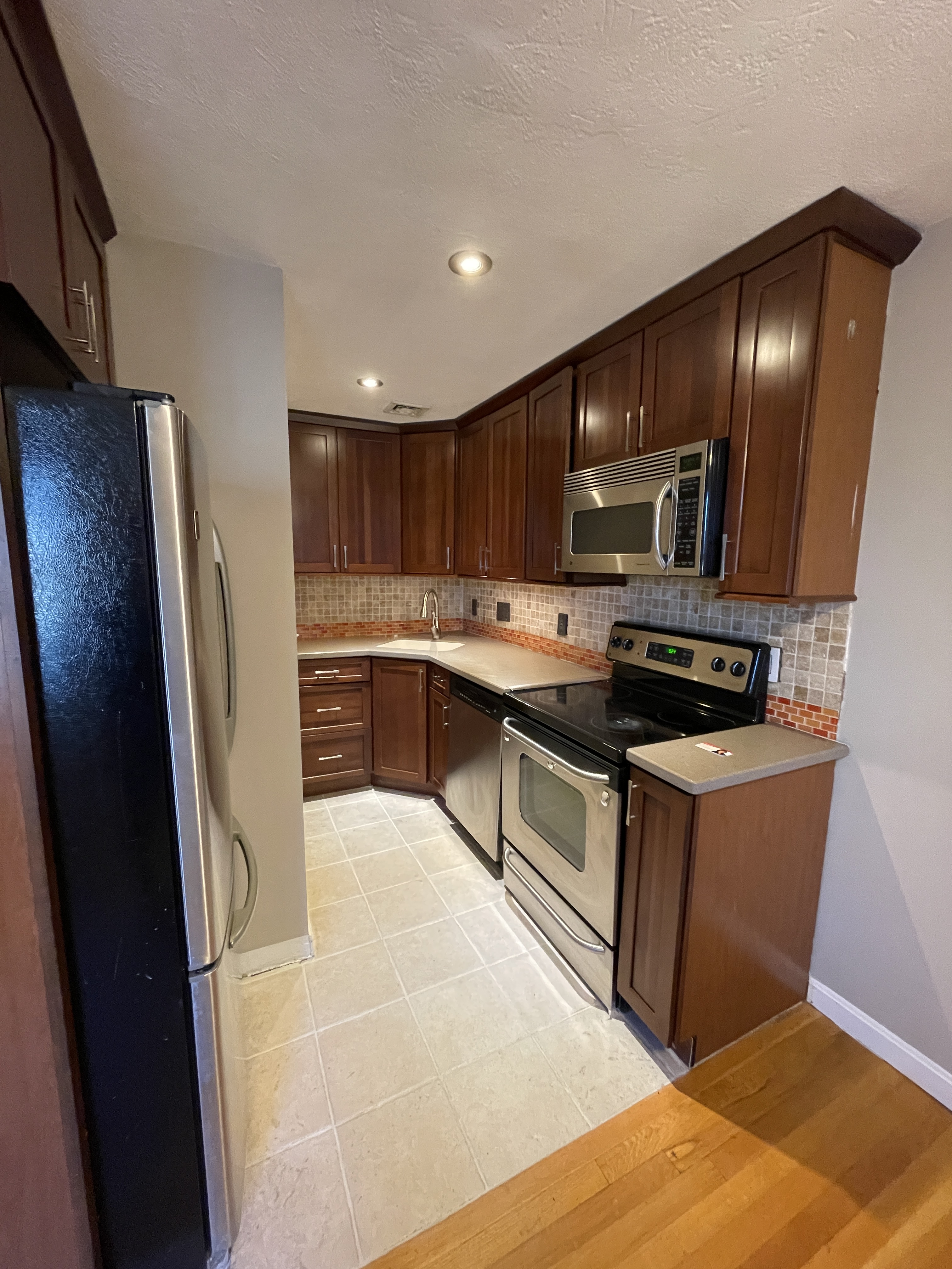 2 bed, 1.5 bath apartment for rent at 37 Essex St Unit 1, Charlestown — photo 2 of 26