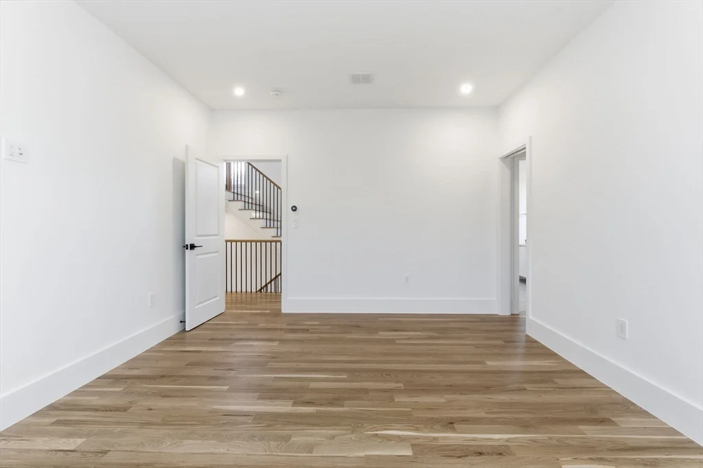 82 Louise Rd, Chestnut Hill