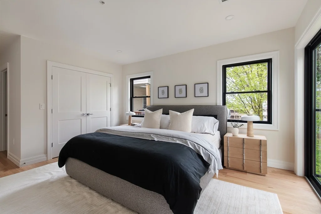 72 Hyde Park Ave, Jamaica Plain