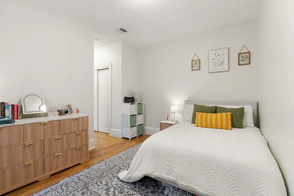 62 West Cedar St, Beacon Hill