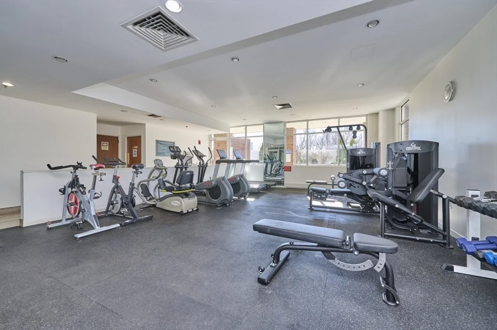 950 Massachusetts Ave, Harvard Square