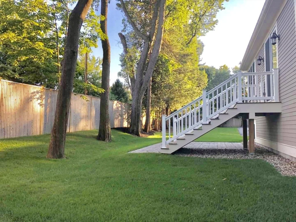 301 Linden St, Wellesley