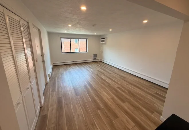 10 Colonial Dr, Andover