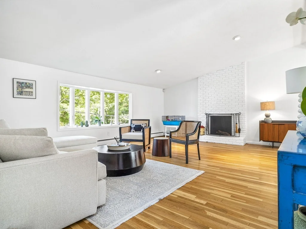 6 Nelson Dr, Chestnut Hill