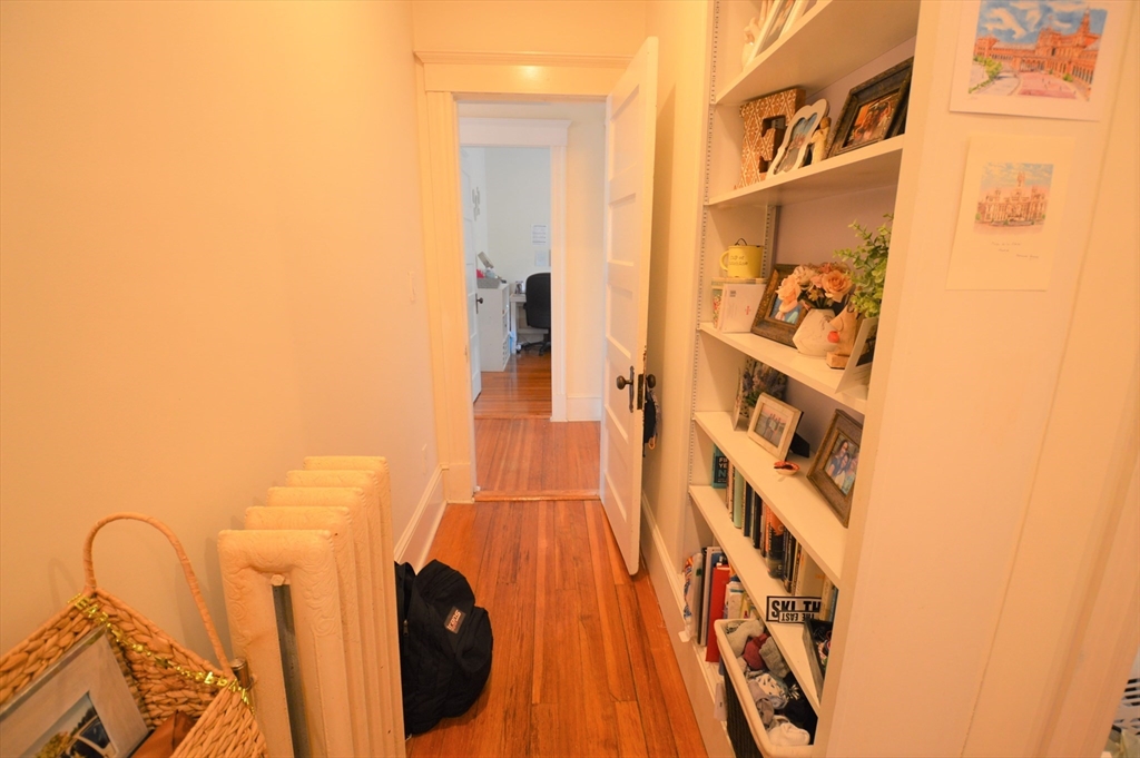 14 Breck Ave, Oak Square