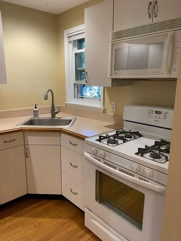 135 Bolton St, South Boston