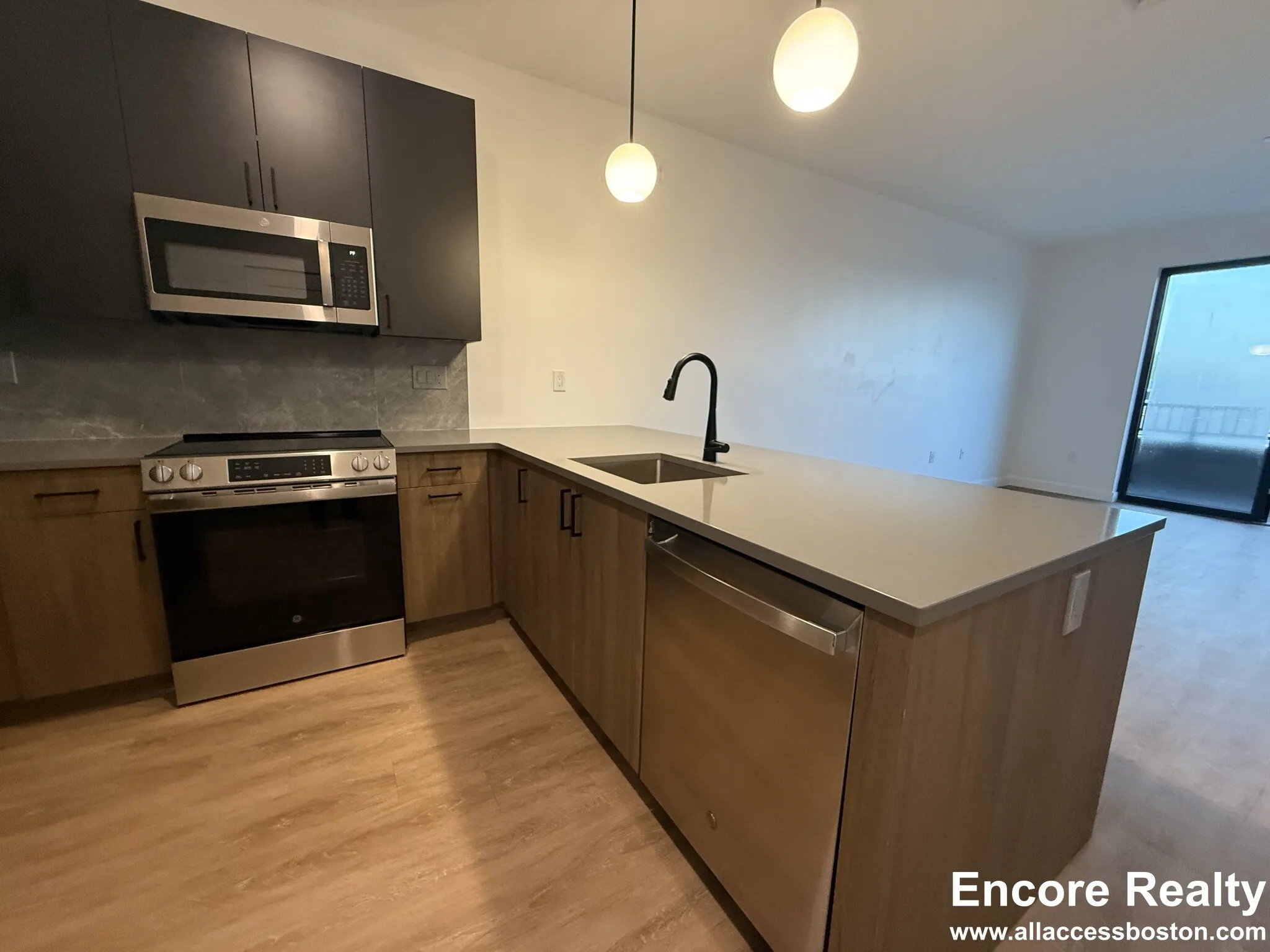 199 Gardner St, West Roxbury