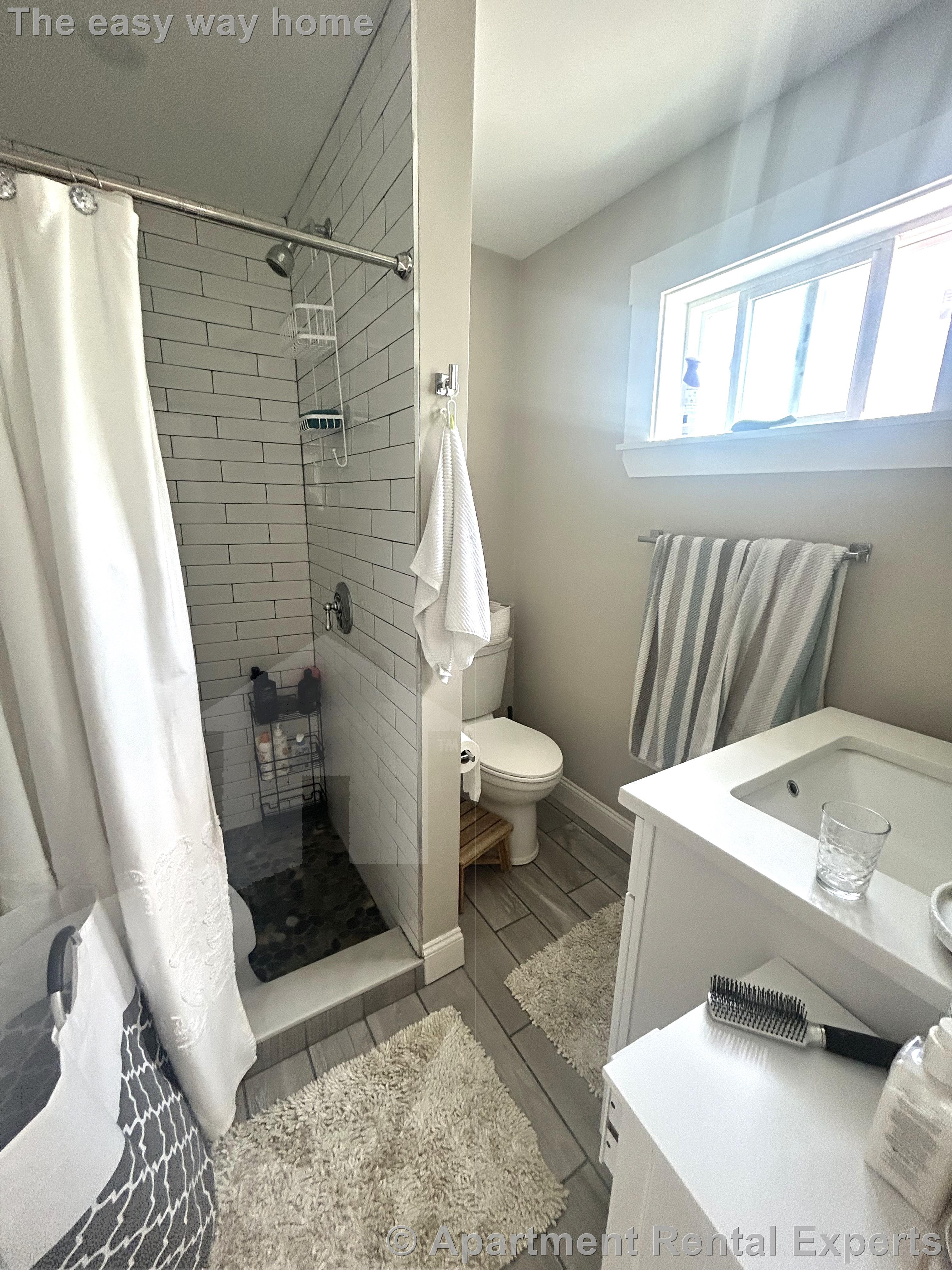 8 Fisk Ave, Magoun Square