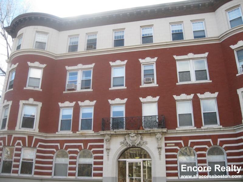 1589 Beacon St, Brookline