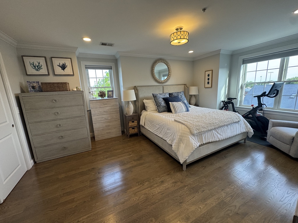 49 Leyden St, East Boston