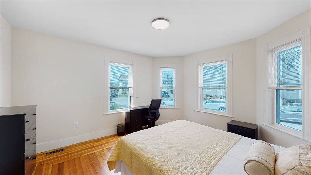 5 Chester Ave, Waltham