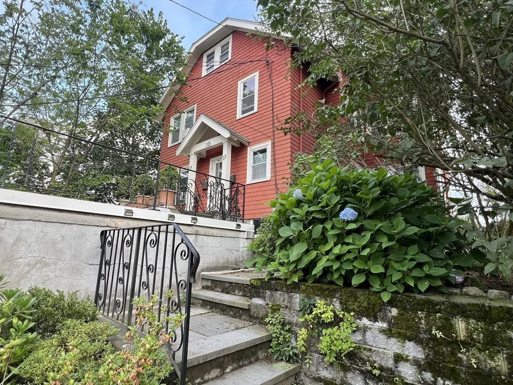 15 Sunset Rd, Watertown