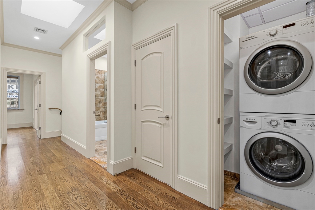 330 Newbury St, Back Bay