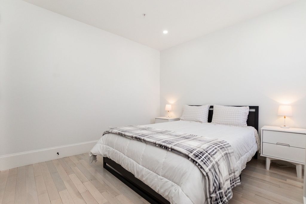 28 Telegraph St, South Boston