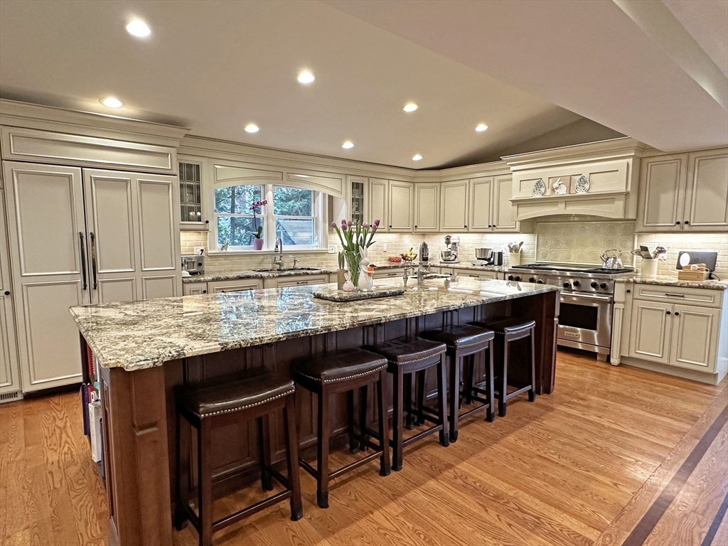 9 Lantern Rd, Belmont