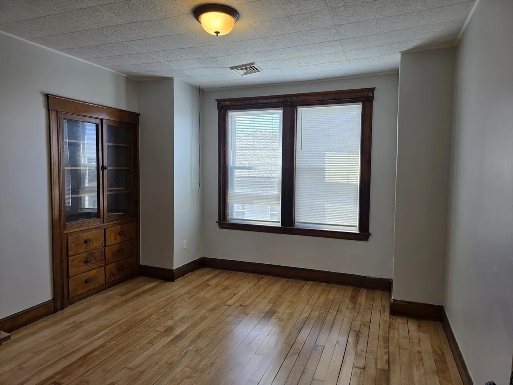 2 Hillside St, Worcester