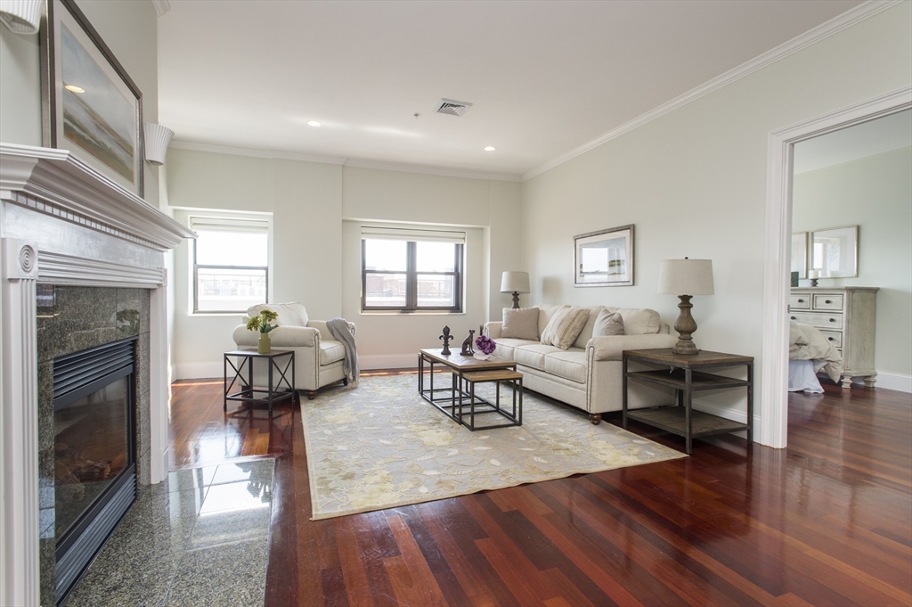 440 Commercial St, Waterfront