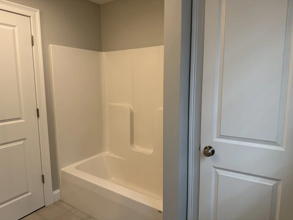 5 Pauline Way, Lakeville