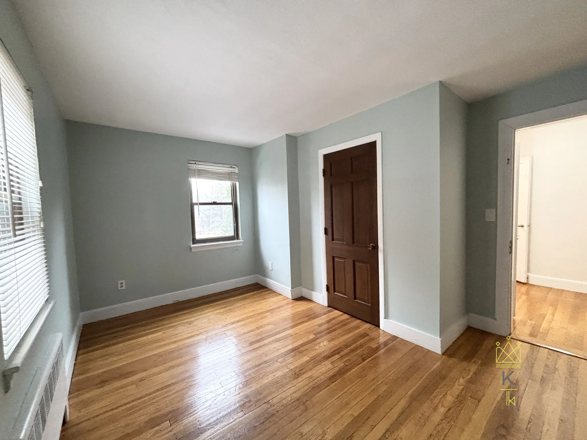 9 Reservoir Rd, Chestnut Hill