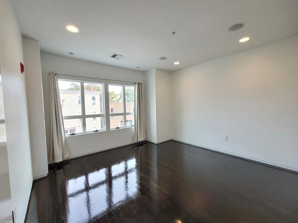 687 E 2nd St, South Boston