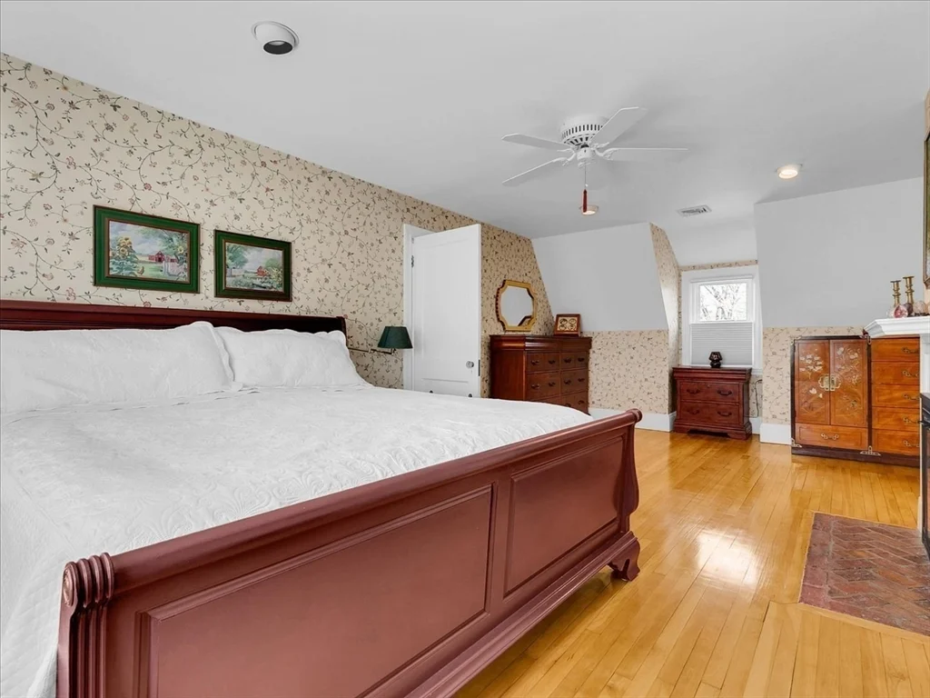 243 Upland Ave, Newton Highlands