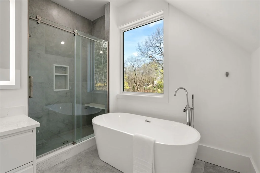 7 Whipple Rd, Lexington
