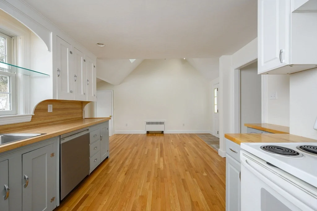 25 Bayberry Ln, Cohasset