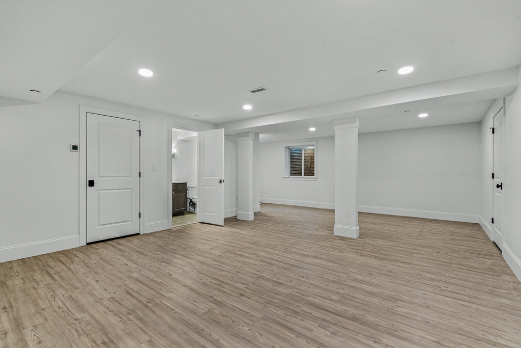 19 Lily Pond Ln, Lexington